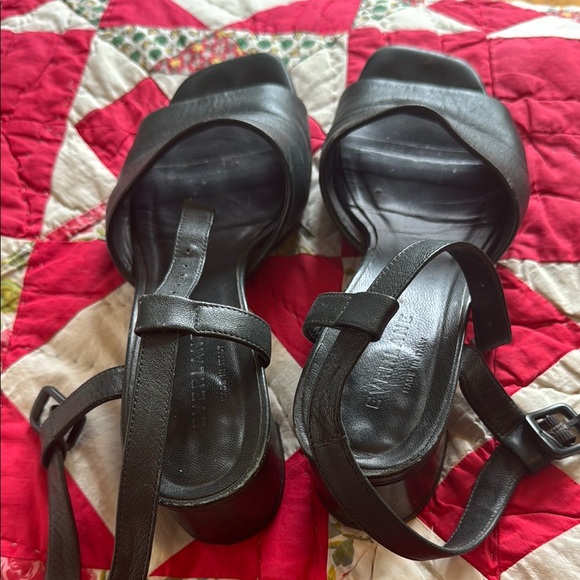 Everlane Dark Green Block Heel Sandal with Sleek Design - Picture 9 of 9